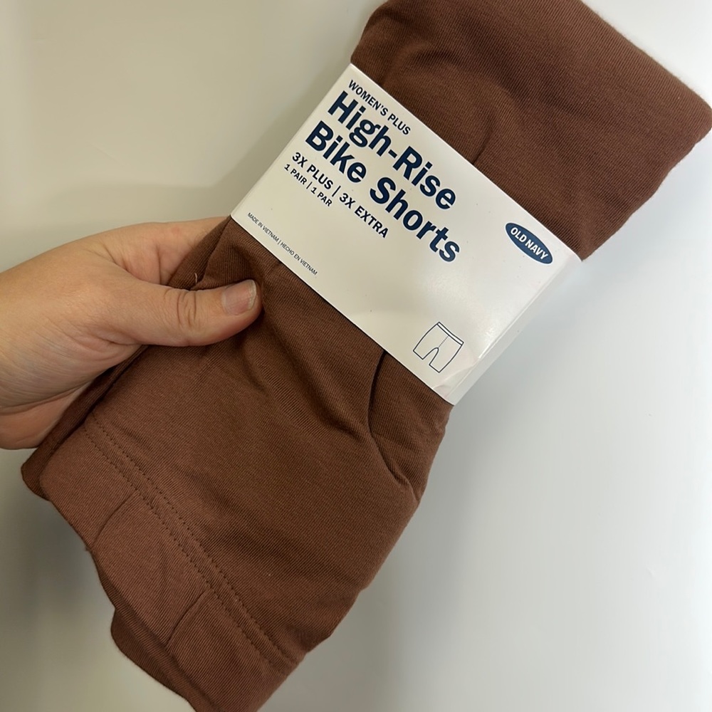 Old Navy women’s plus high rise bike shorts